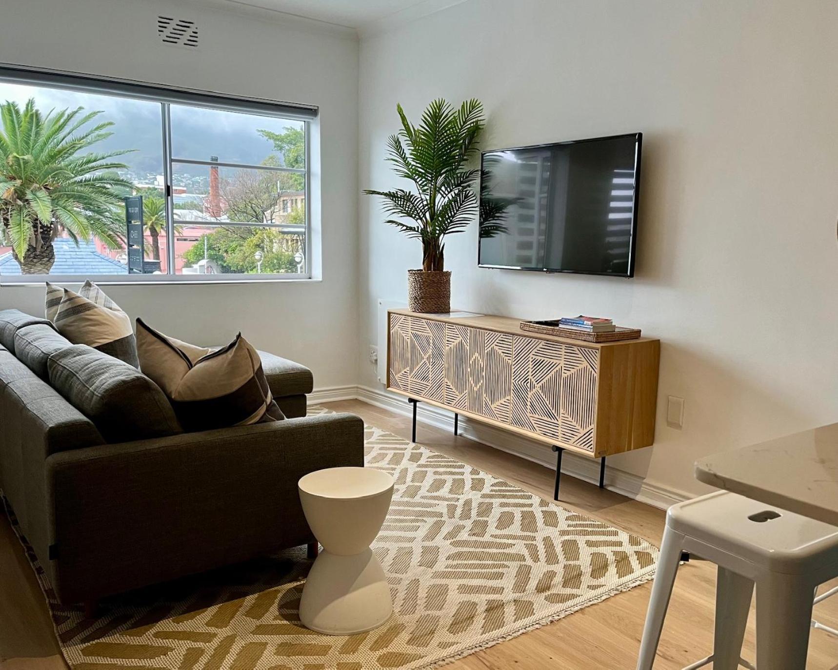 Chic With Mountain Views Cape Town