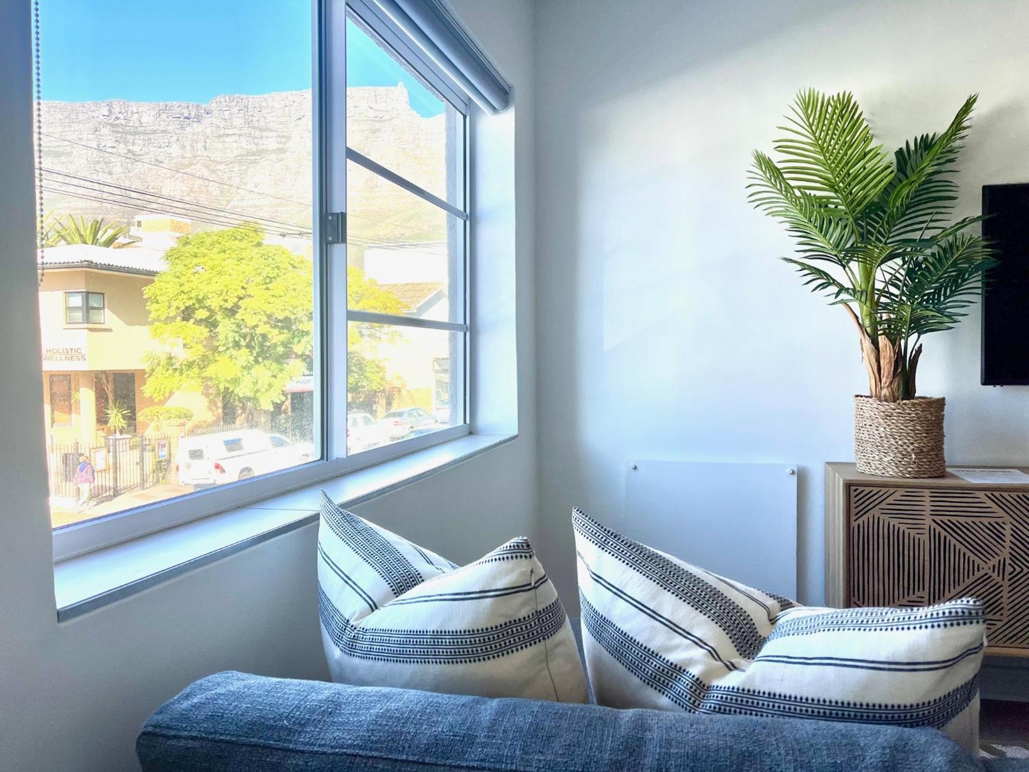 Chic With Mountain Views *