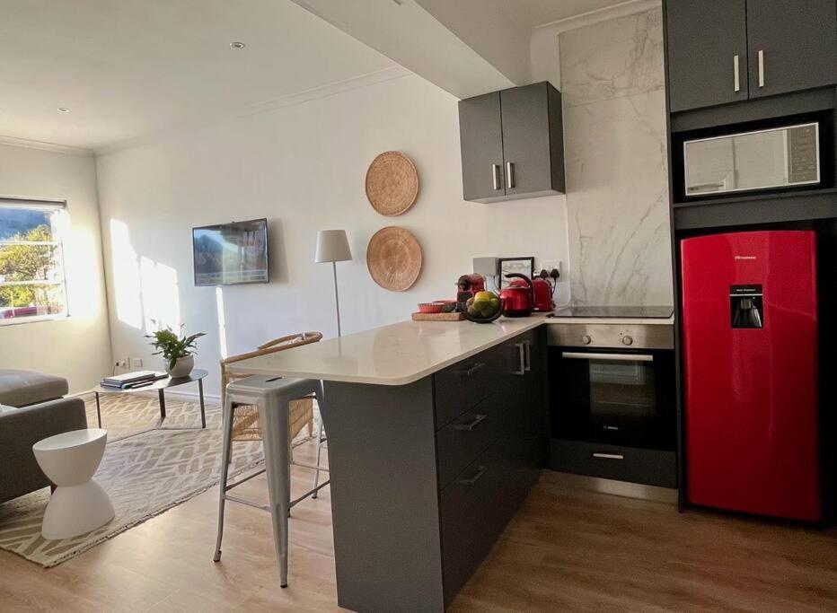 Chic With Views On Kloof Street *